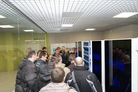 来自于在圣彼得堡Gazprom Transgaz公司和Gazprom Invest公司的技术资历提升课程学员在”理工大学”超级计算机中心