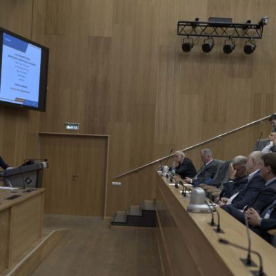 2019年专题讨论会：俄罗斯天然气工业股 份公司VNIIGAZ天然气运输技术中心主任 S.Yu.萨尔尼科夫向演讲者提问