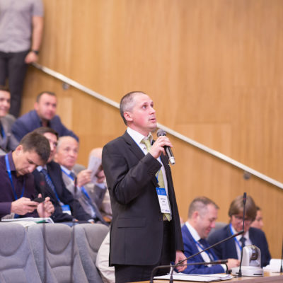 2018年研讨会：格罗斯曼天然气系统总经 理A.V.斯米尔诺夫向演讲者提问