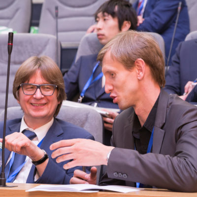 2018年讨论会：研讨会的参加者 ，Gazprom VNIIGAZ天然气运输技术有限责 任公司中心主任S.Yu萨尔尼科夫和“压缩 机，真空，制冷设备和气动系统”科学工 程中心主任 S.V.卡尔塔索夫