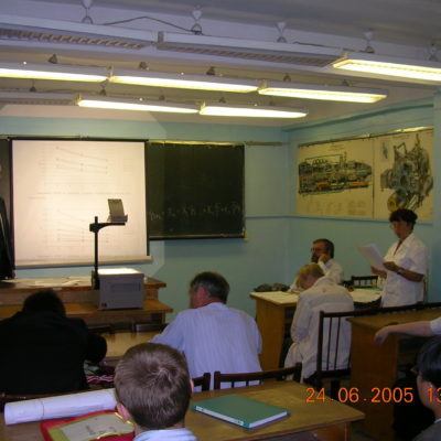 圣彼得堡国立理工大学压缩机，真空和制冷工程系的研究生Sergey Kartashov为他的最终合格作品辩护。 2005年。
