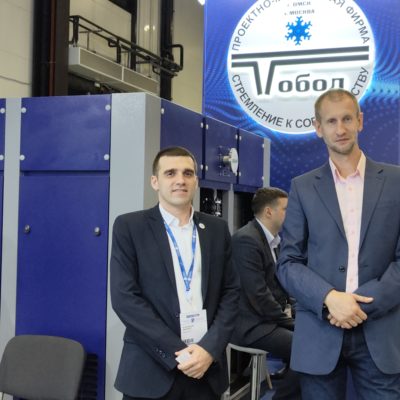 KViHT S.V. 科學與工程組副組長 Kartashov 與他在阿特拉斯·科普柯 CJSC 的前同事、Tobol LLC A.A. 壓縮空氣技術支援主管。 科里維欣。 2023 年聖彼得堡天然氣論壇