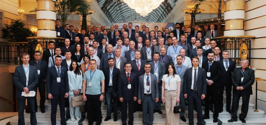 年度國際工業會議“壓縮機技術”2023 的參與者。該會議由行業雜誌《壓縮機技術》和 KViHT 的科學和工程組組織和舉辦。 會議網站 www.symp.kviht.ru