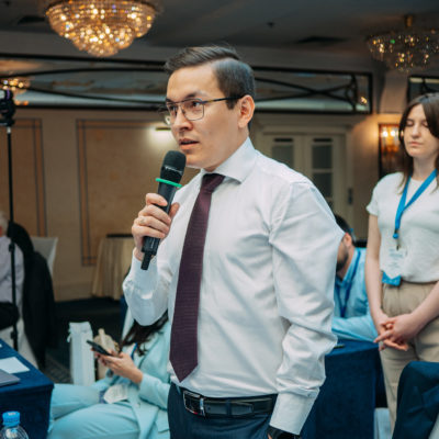 2023 年會議：NIOST LLC（西布爾研發中心）顧問 A.A. Biktimirov 向演講者提問